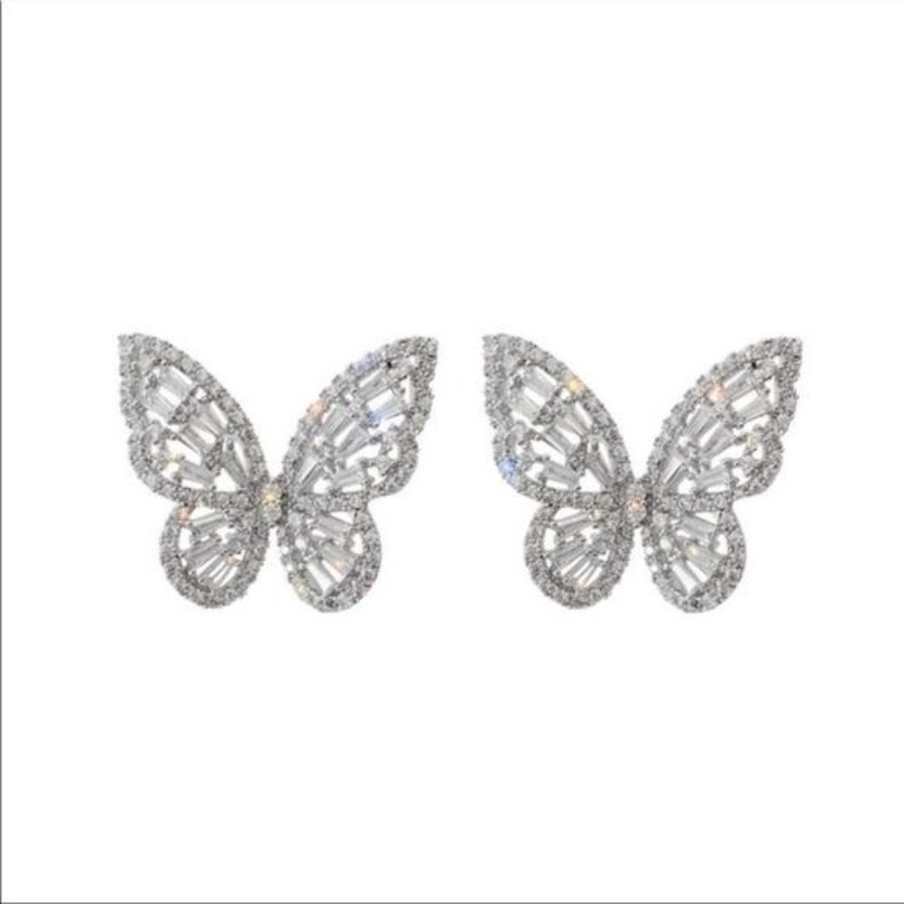 NEW 18K WHITE GOLD DIAMOND BUTTERFLY EARRINGS - Picture 7 of 7